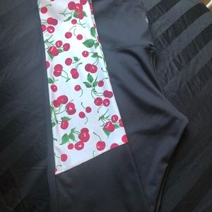 STRUT THIS CHERRY LEGGING
